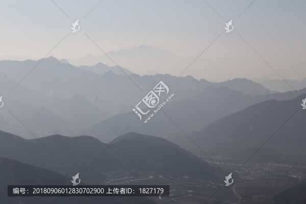水墨遠(yuǎn)山