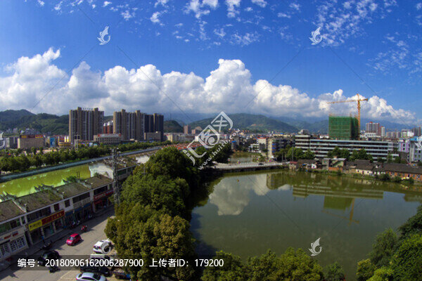 月弓池風(fēng)光