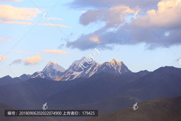 甘孜風(fēng)光高原草甸雪山