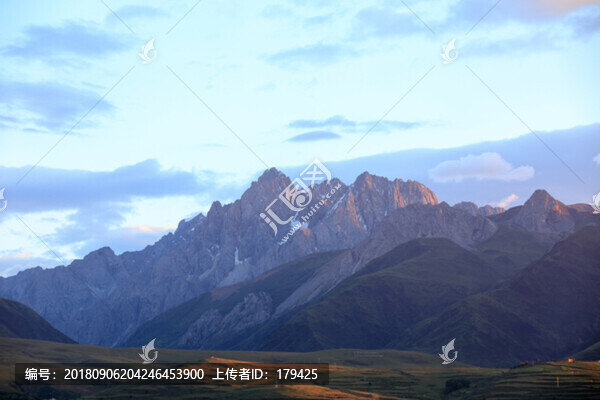 甘孜風(fēng)光高原草甸雪山