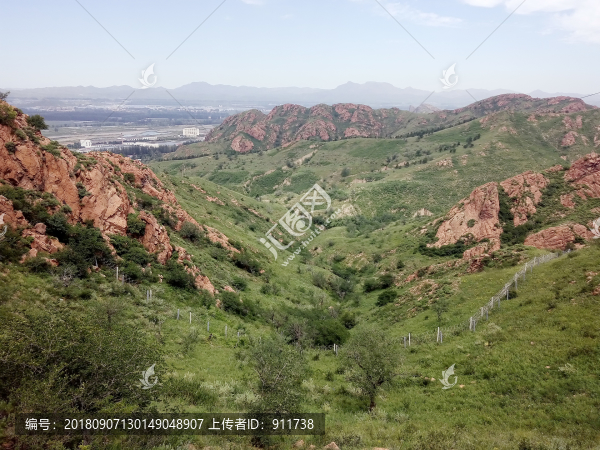 遠(yuǎn)處群山