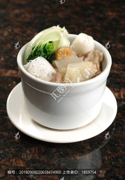 竹笙菜膽燉魚唇