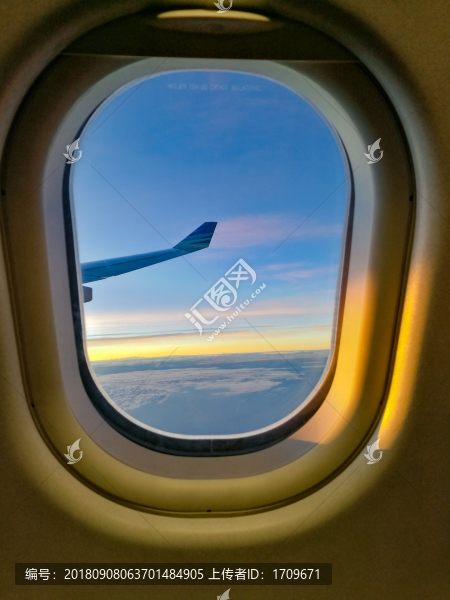 飛機(jī)舷窗航拍
