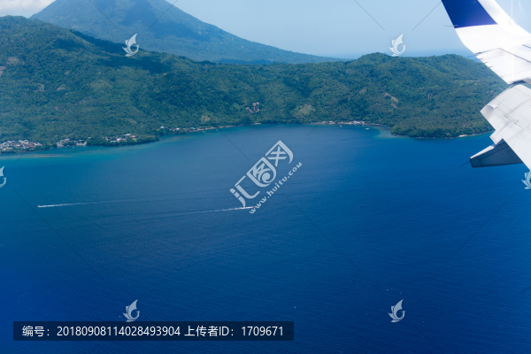 飛機(jī)俯拍大海海島
