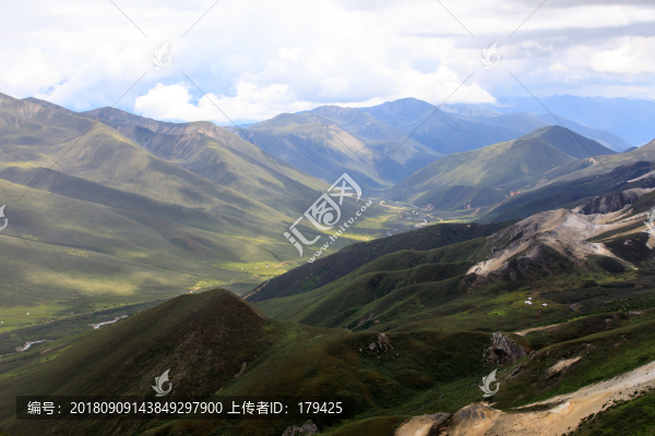 康定縣雅哈埡口高山草甸風(fēng)光