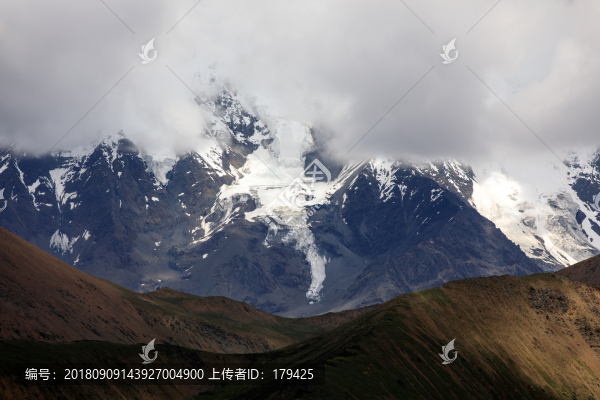 康定縣雅哈埡口眺望貢嘎雪山