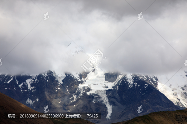 康定縣雅哈埡口眺望貢嘎雪山