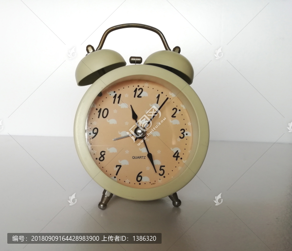 機械鬧鐘時鐘