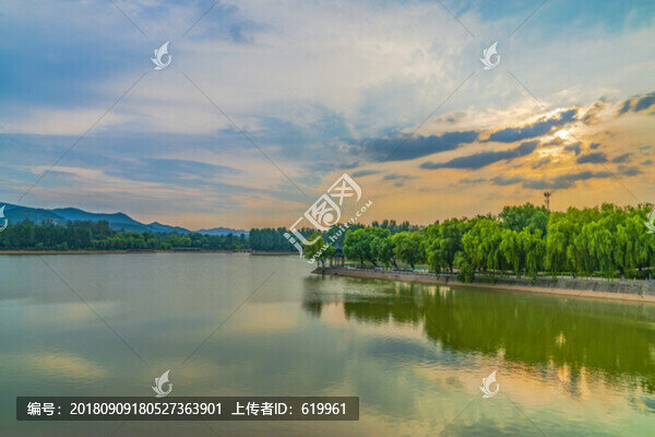 唯美晚霞山水湖景