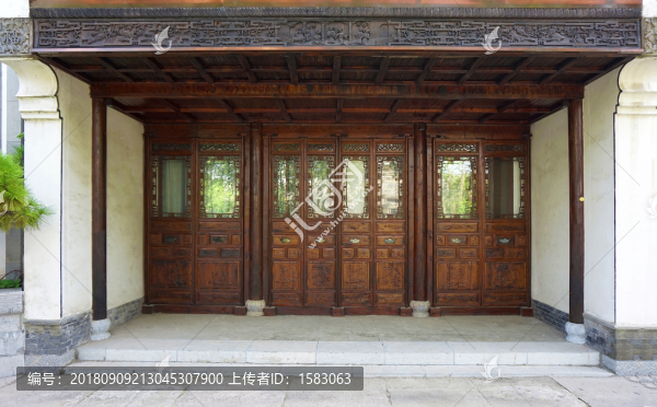 廳堂雕花隔扇門(mén)