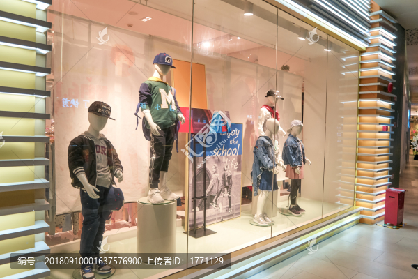 童裝店櫥窗