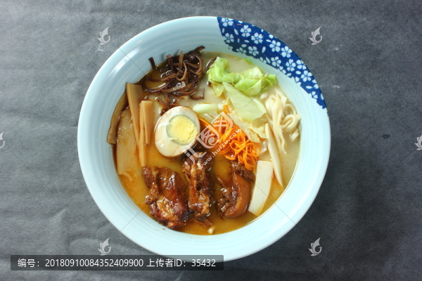 豬軟骨撈面