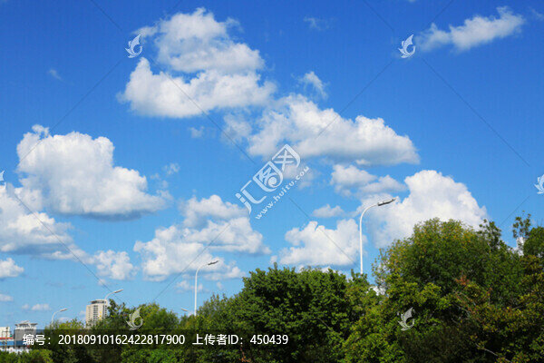 藍(lán)天白云
