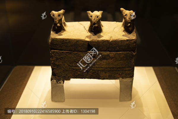 彩陶方鼎