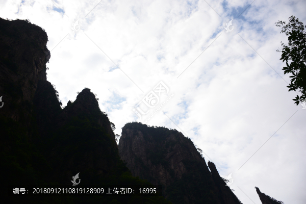 仰望大山