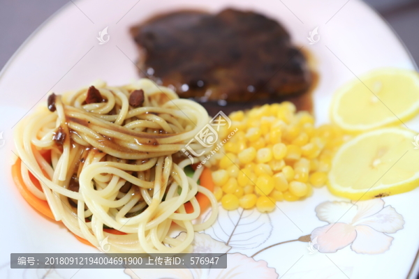 意大利面和牛排