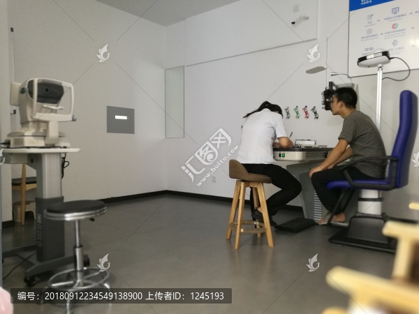 配鏡驗光
