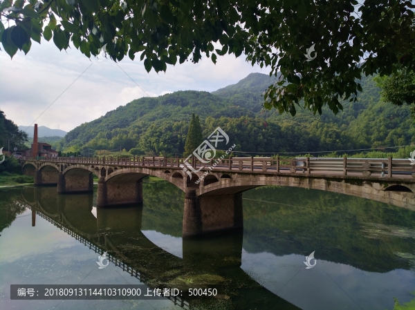 鄉(xiāng)村石拱橋