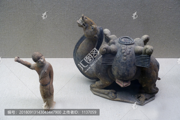 北齊陶俑