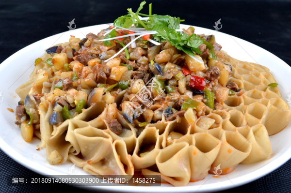 羊肉茄子扒莜面