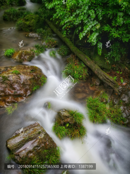 小溪流水