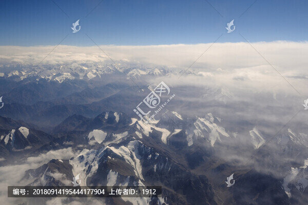 航拍天山
