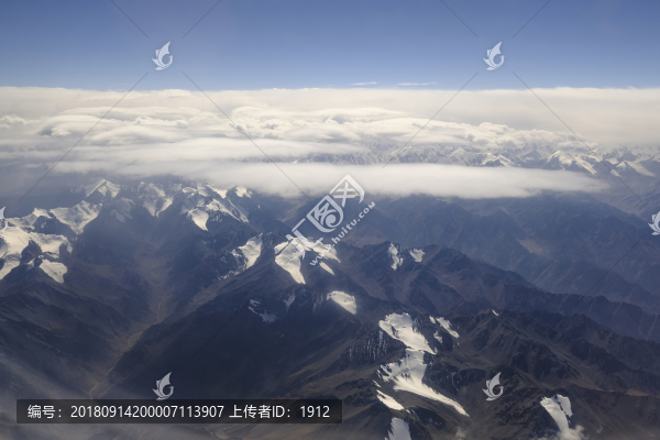 航拍天山