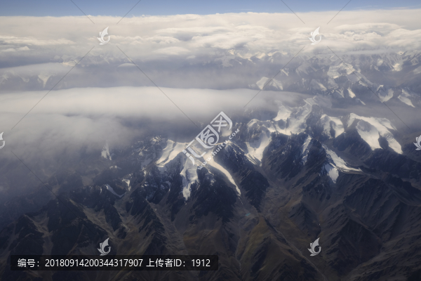 航拍天山