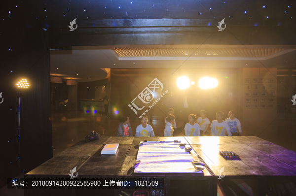 戲劇盒子,觸感實(shí)驗(yàn),小兵張嘎,裝置,燈光,擺設(shè),陳列