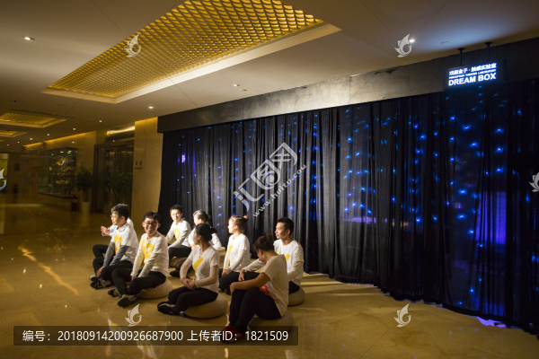 戲劇盒子,觸感實(shí)驗(yàn),小兵張嘎,裝置,燈光,擺設(shè),陳列