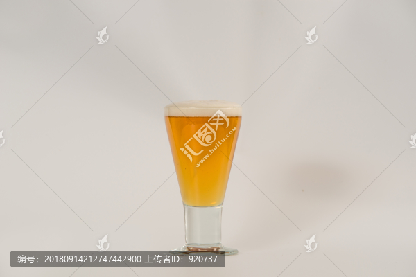 冰鎮(zhèn)啤酒海報(bào)