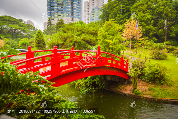 日本紅色木橋