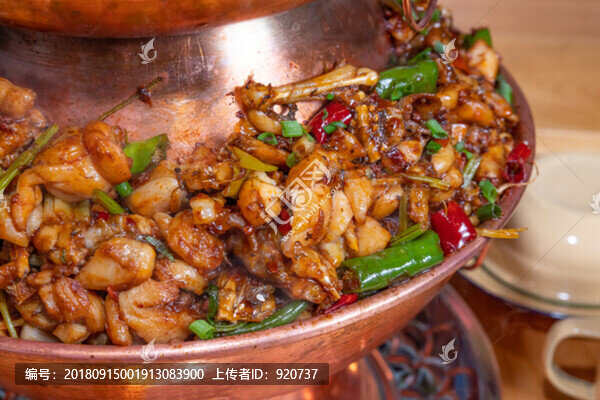 銅鍋牛蛙塔