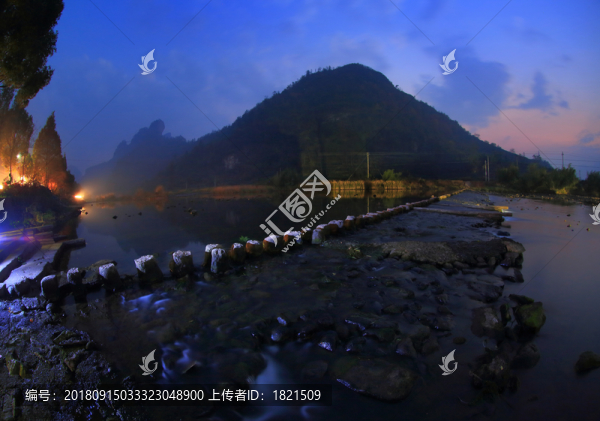 穿巖十九峰