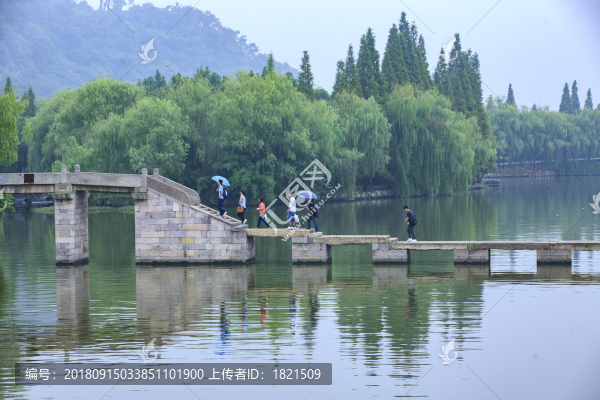 浙江,紹興,鑒湖,魯鎮(zhèn),柯巖風景區(qū),江南,水鄉(xiāng),船,石雕,佛像