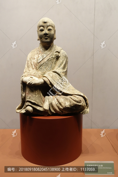 明代泥塑降龍羅漢坐像