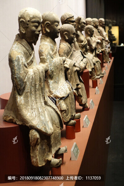 明代泥塑羅漢坐像