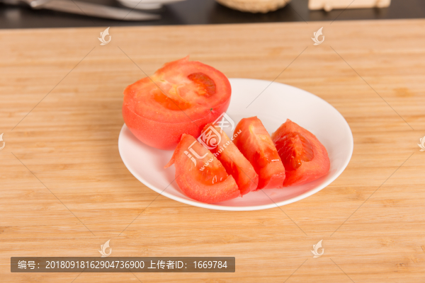 切開的西紅柿