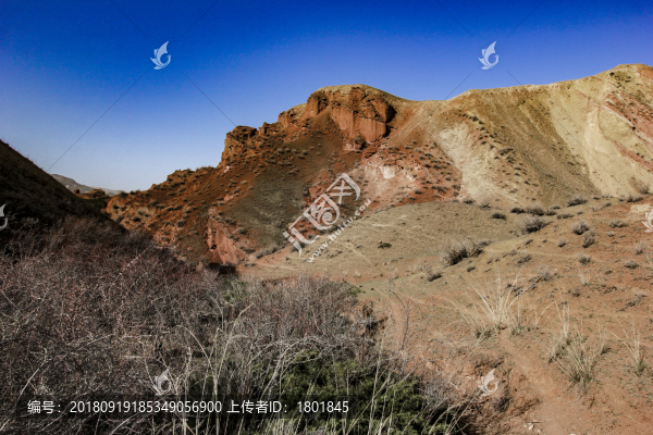 新疆五彩山