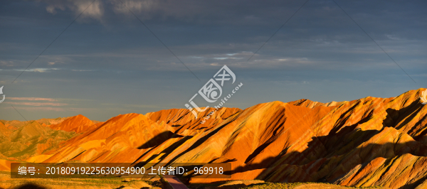 七彩丹霞山