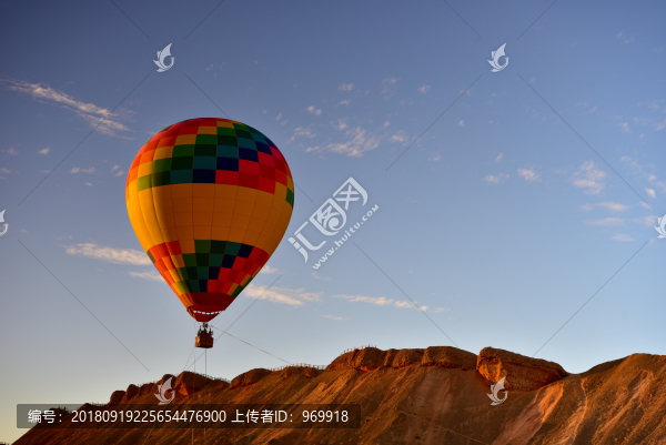 七彩丹霞山