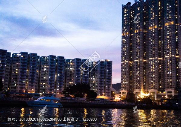 海邊城市夜景