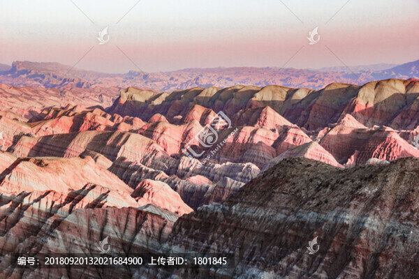 丹霞五彩山