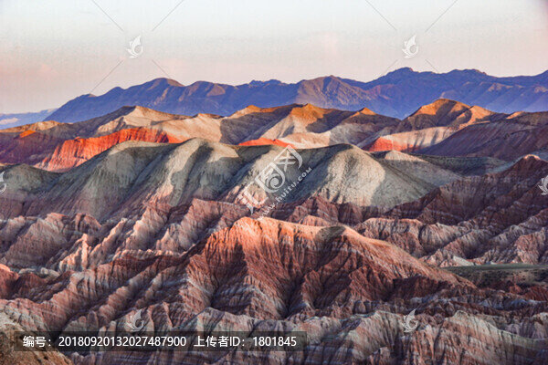 丹霞五彩山