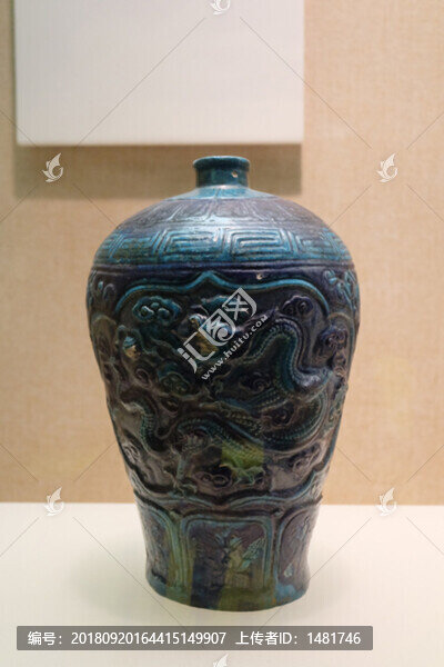琺華凸花云龍紋梅瓶