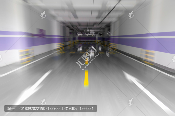 空曠的車庫(kù)入口動(dòng)感模糊效果