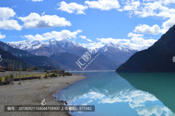 雪山湖泊