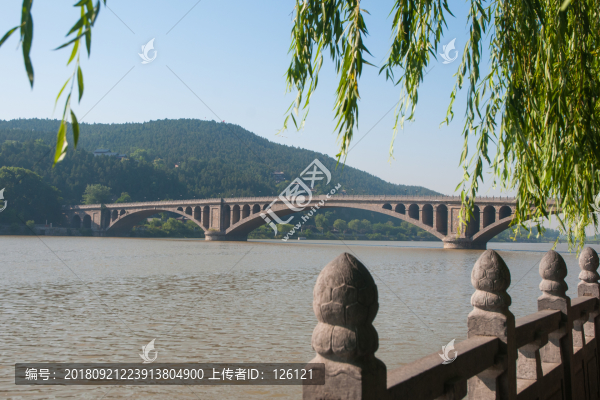 龍門石窟