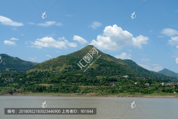 三峽水庫晴朗多云藍(lán)色的天空