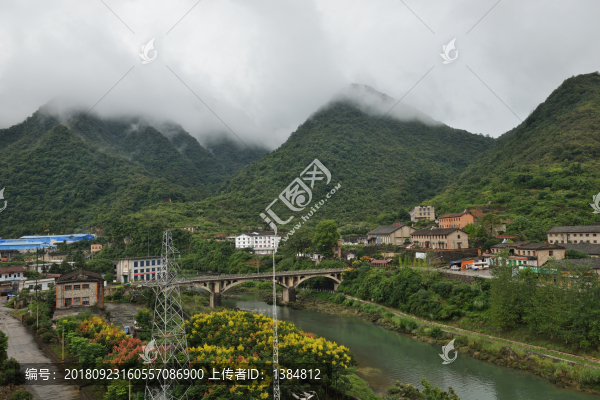 山區(qū)風(fēng)光
